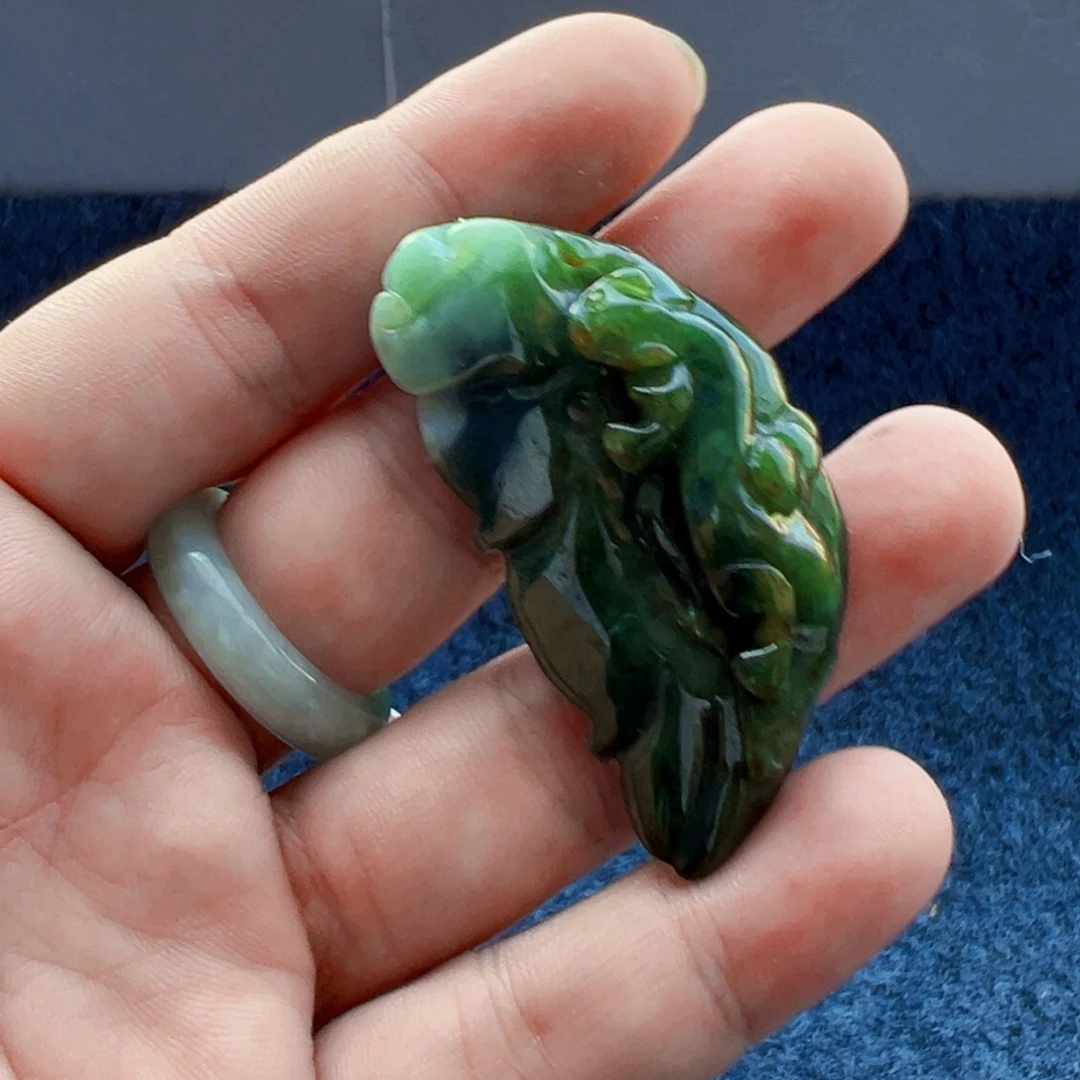 翡翠未镶嵌颈饰挂件