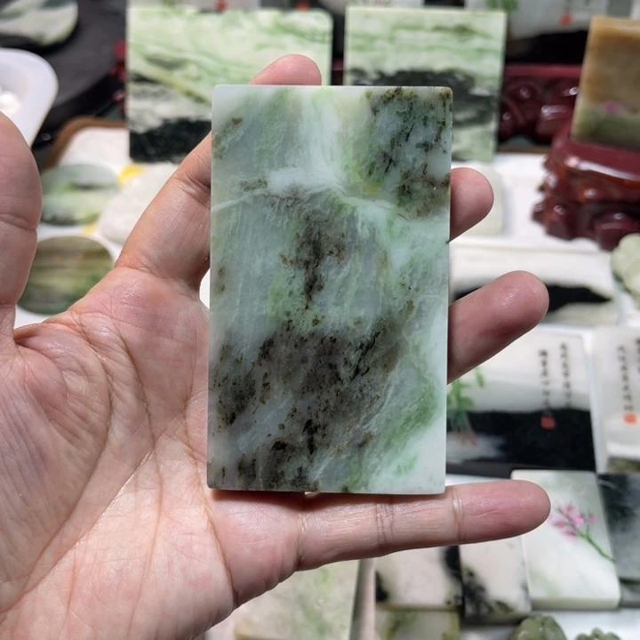 独山玉未镶嵌颈饰