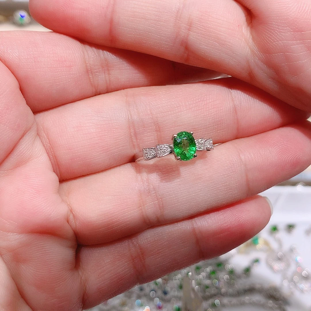 戒指18K金镶嵌石榴石