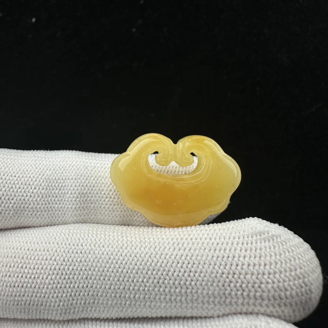 Y4732天然原矿俄料蜜蜡如意锁26*20*7mm支持复检假一罚十