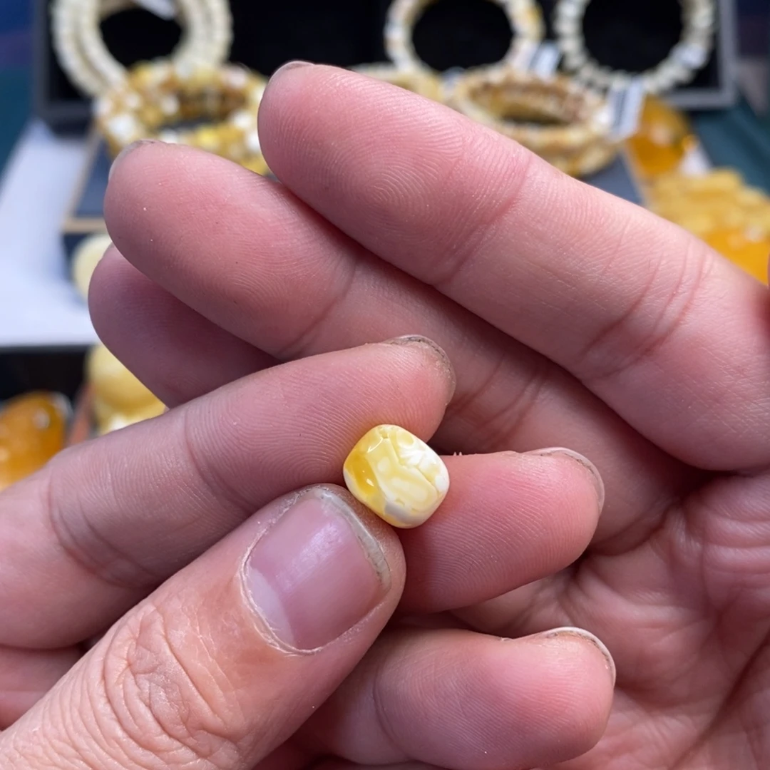 琥珀未镶嵌裸石11.2mm瓷白妖孽花纹