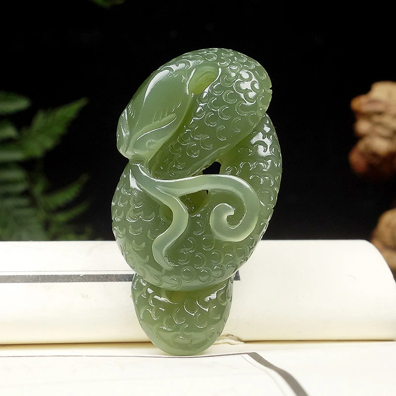 精品和田玉冰清水蛇《富贵缠身》挂件476
