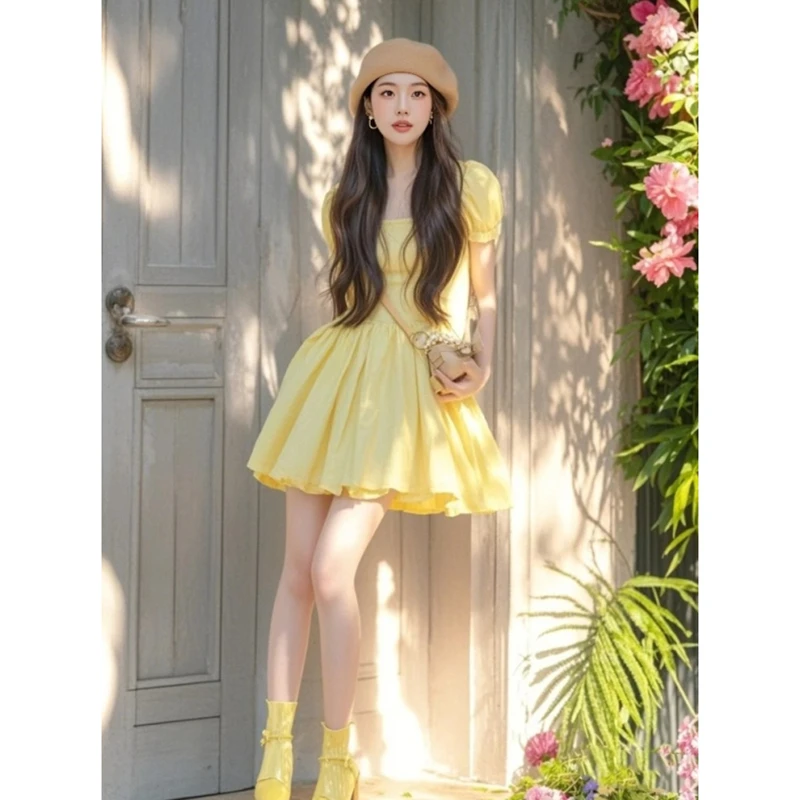 春日少女黄色短袖连衣裙2025春季新款多巴胺掐腰裙miu里miu气长裙