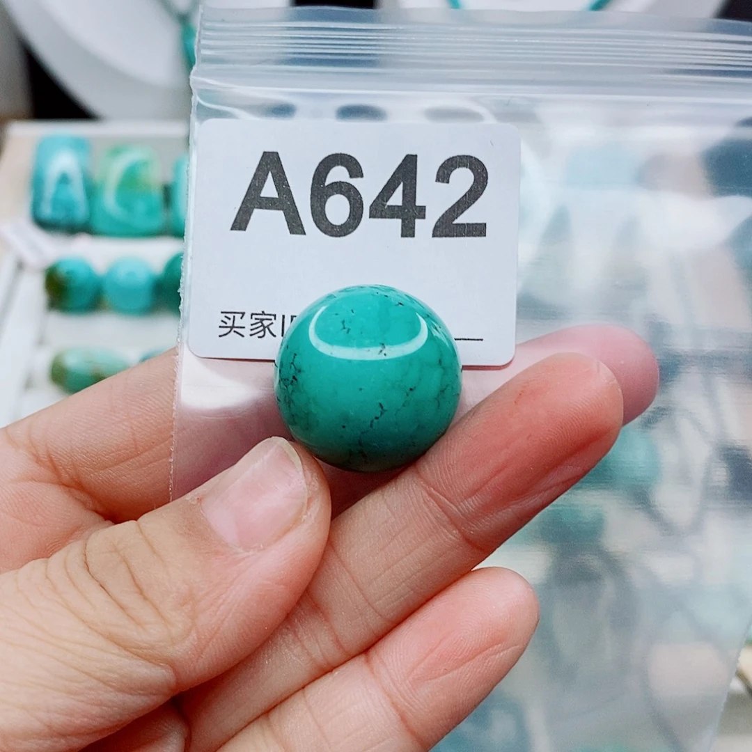 豌***。绿松石未镶嵌颈饰