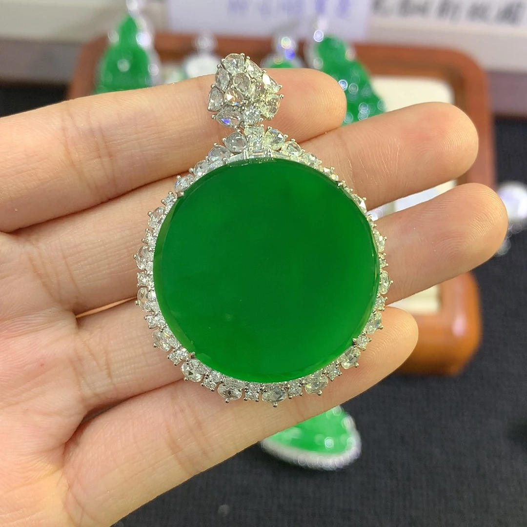 【闪购商品】吊坠(不含链)18K金镶嵌翡翠圆牌
