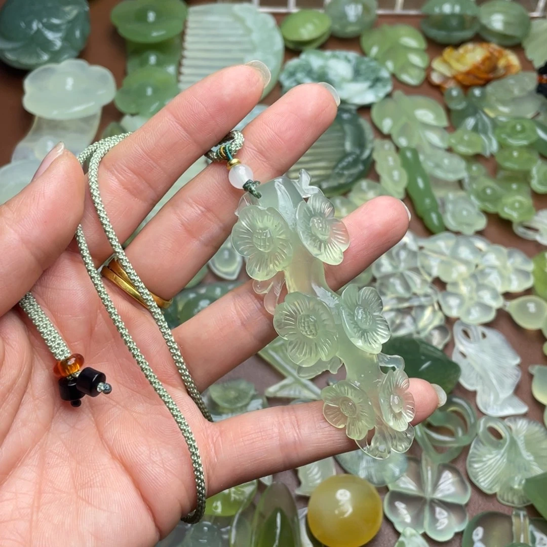 雪****蛇纹石玉合金颈饰