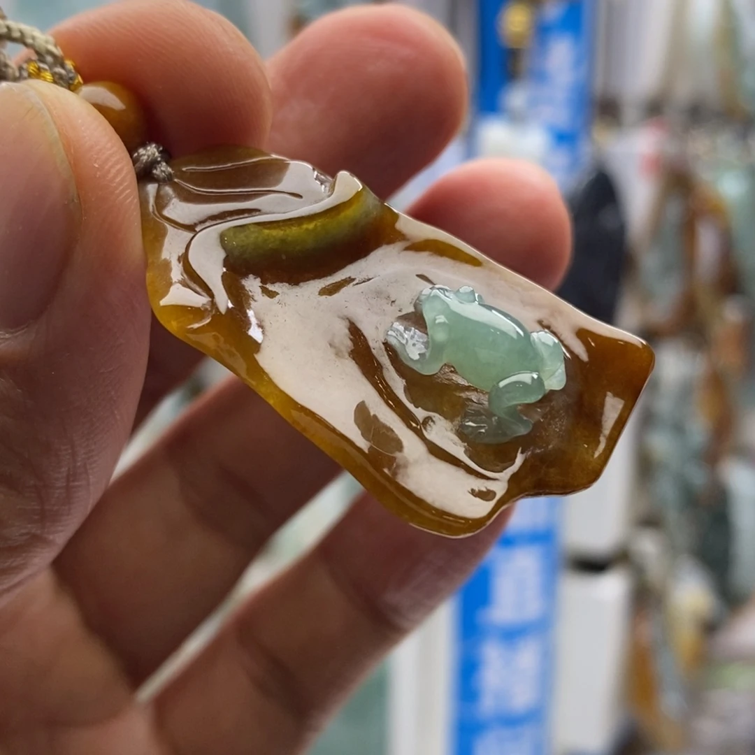 翡翠颈饰未镶嵌瓜