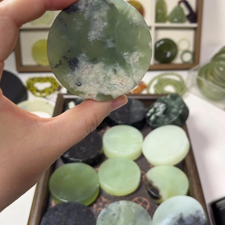 蛇纹石玉未镶嵌天然岫玉珠宝未镶嵌微瑕