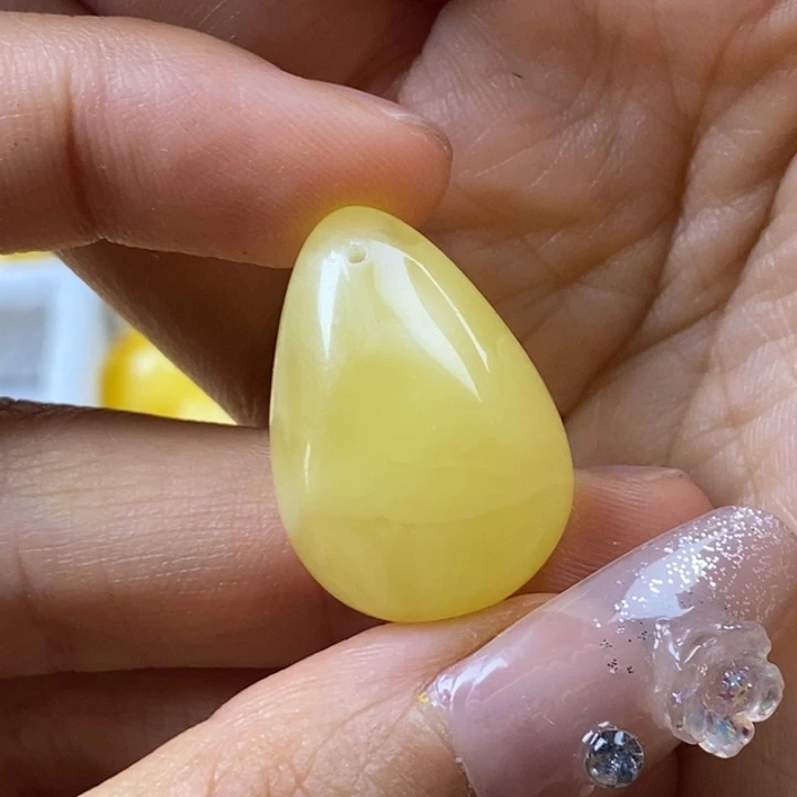 未镶嵌蜜蜡裸石紫**珊微瑕