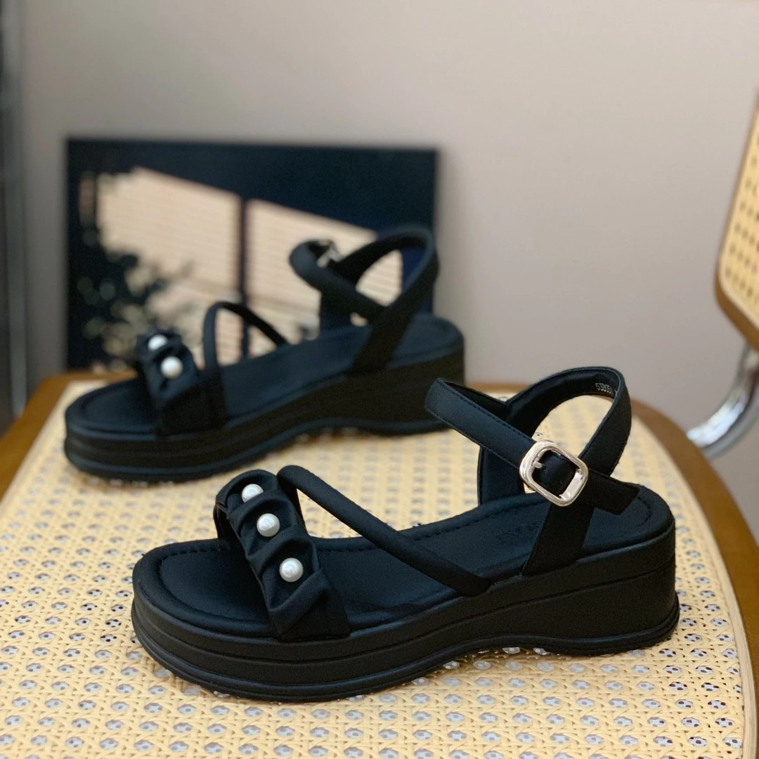 仙女风珍珠一字带凉鞋女2025夏季新款小个子厚底轻便显脚小罗马鞋