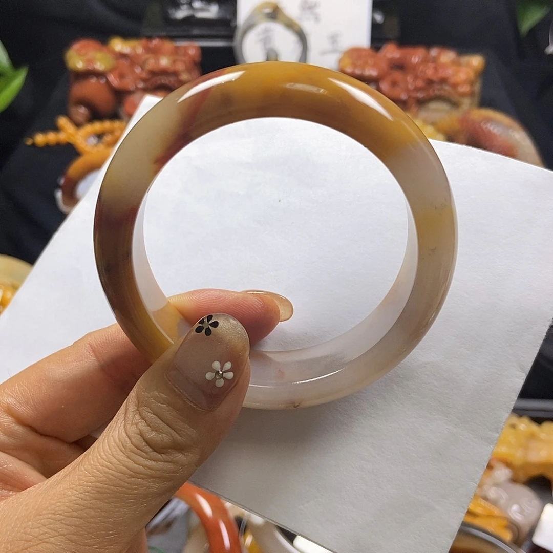 朱***芬石英质玉（黄龙玉）未镶嵌手镯米儿