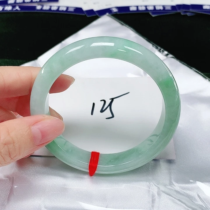 翡翠手镯未镶嵌翡翠手镯未镶嵌