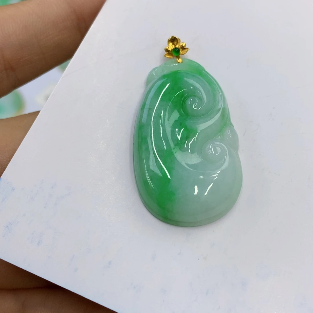 翡翠18K金镶嵌颈饰