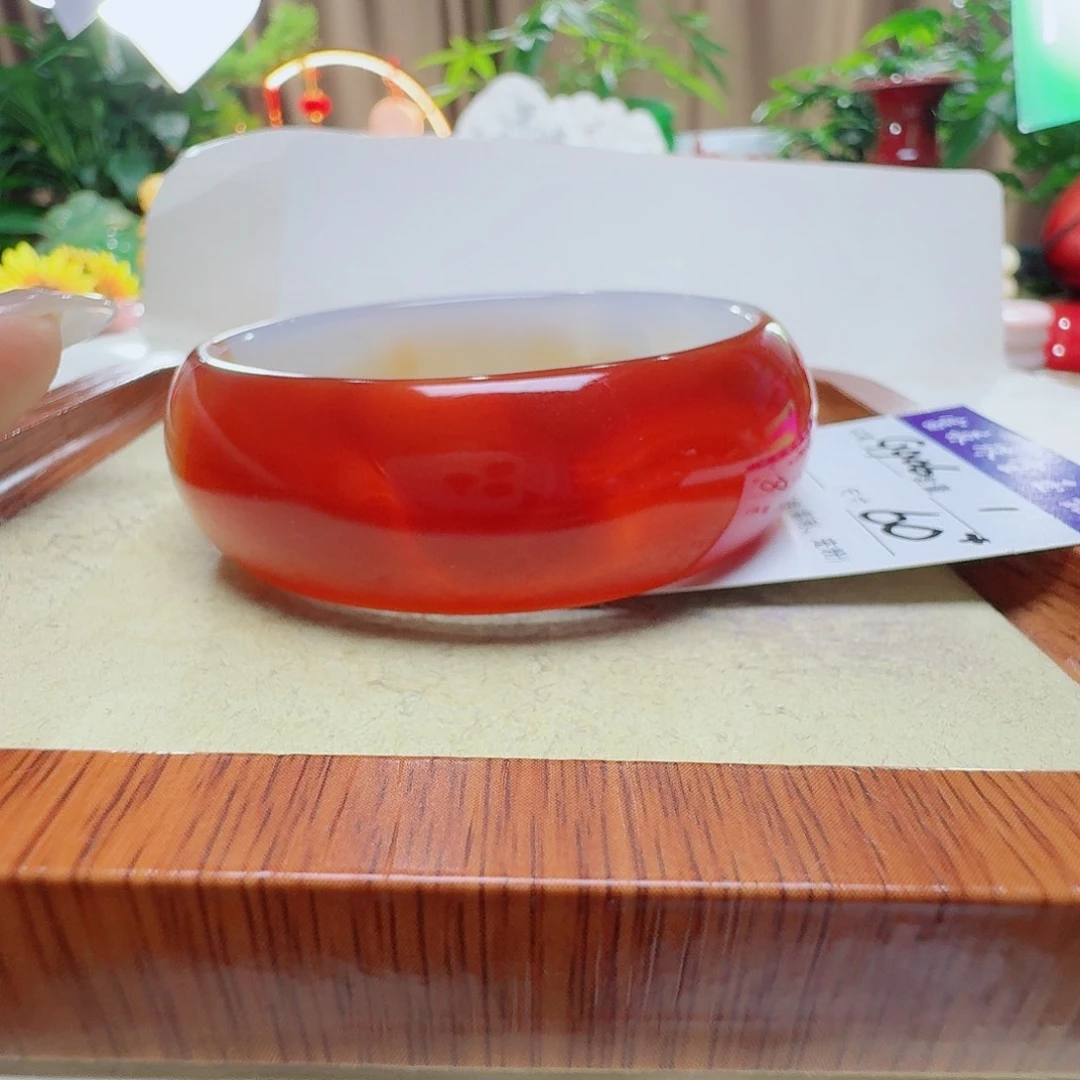 艳****玛瑙/玉髓未镶嵌手镯