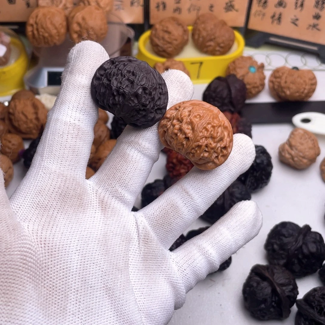 文玩核桃吊坠失*双色宫灯