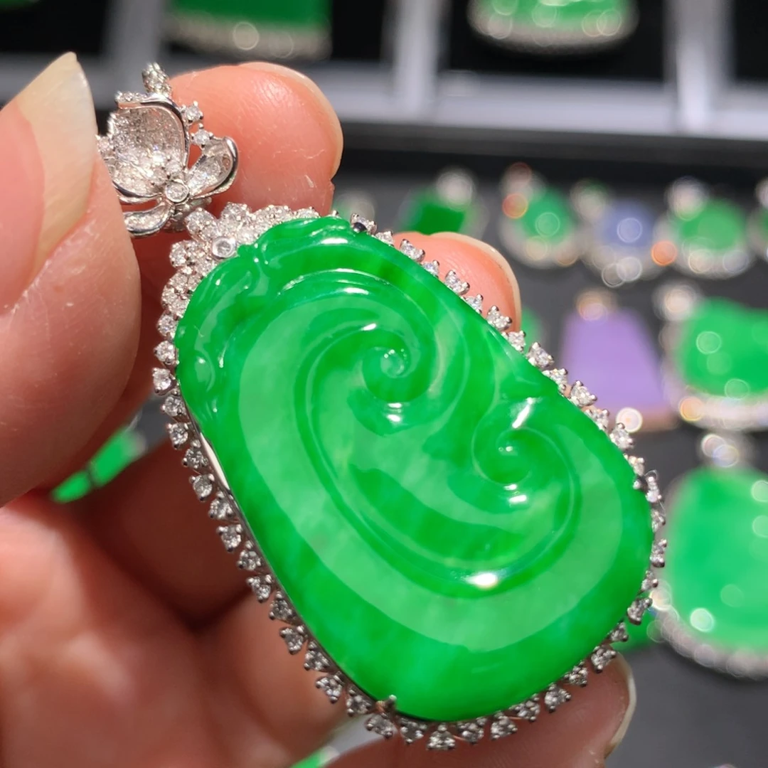 翡翠颈饰18K金镶嵌翡翠