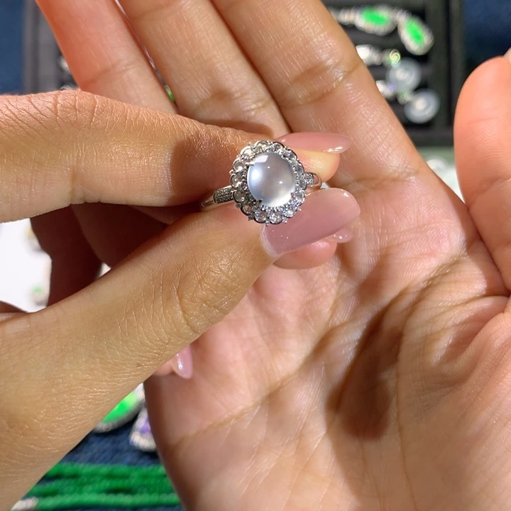 翡翠18K金镶嵌戒指高冰蛋面戒指