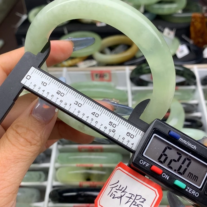 蛇纹石玉未镶嵌手镯850