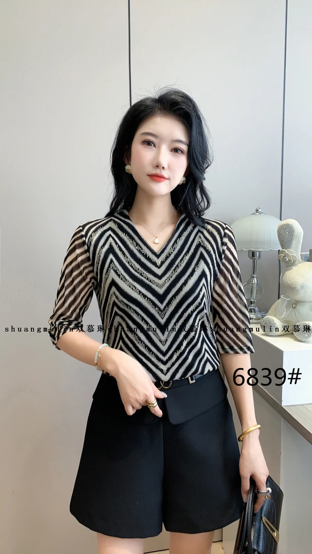 6839气质显瘦拼接网纱中袖洋气修身遮肉打底衫