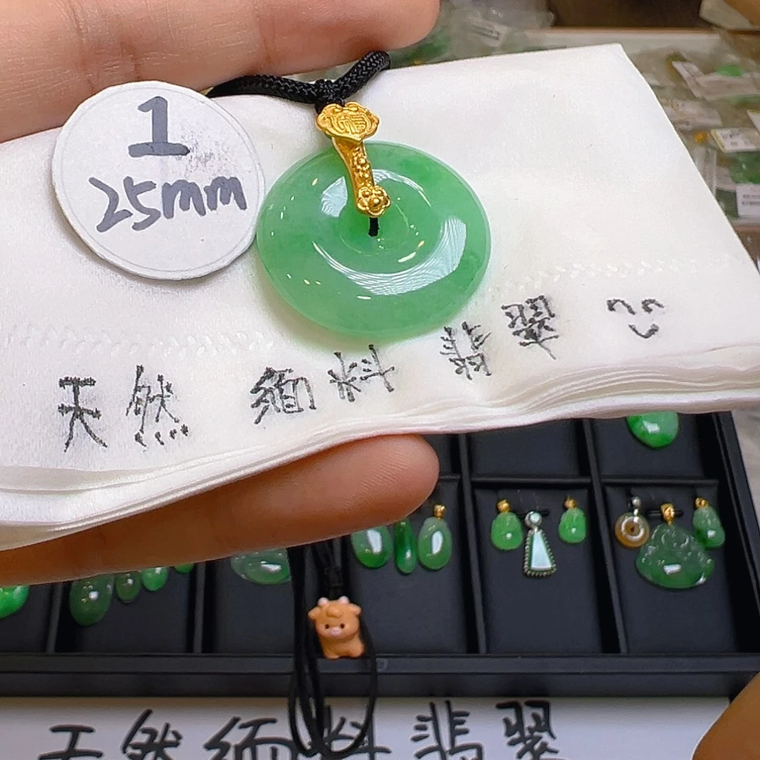 翡翠吊坠(不含链)足金镶嵌翡翠