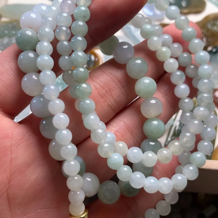 礼***哥翡翠未镶嵌颈饰翡翠