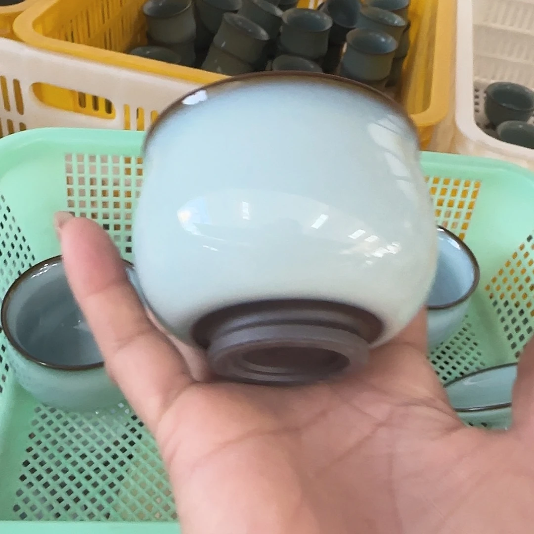 瓷片小微瑕，便宜清。