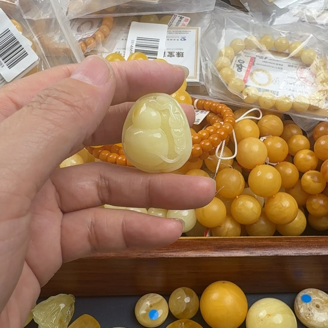 未镶嵌琥珀珠宝奇石