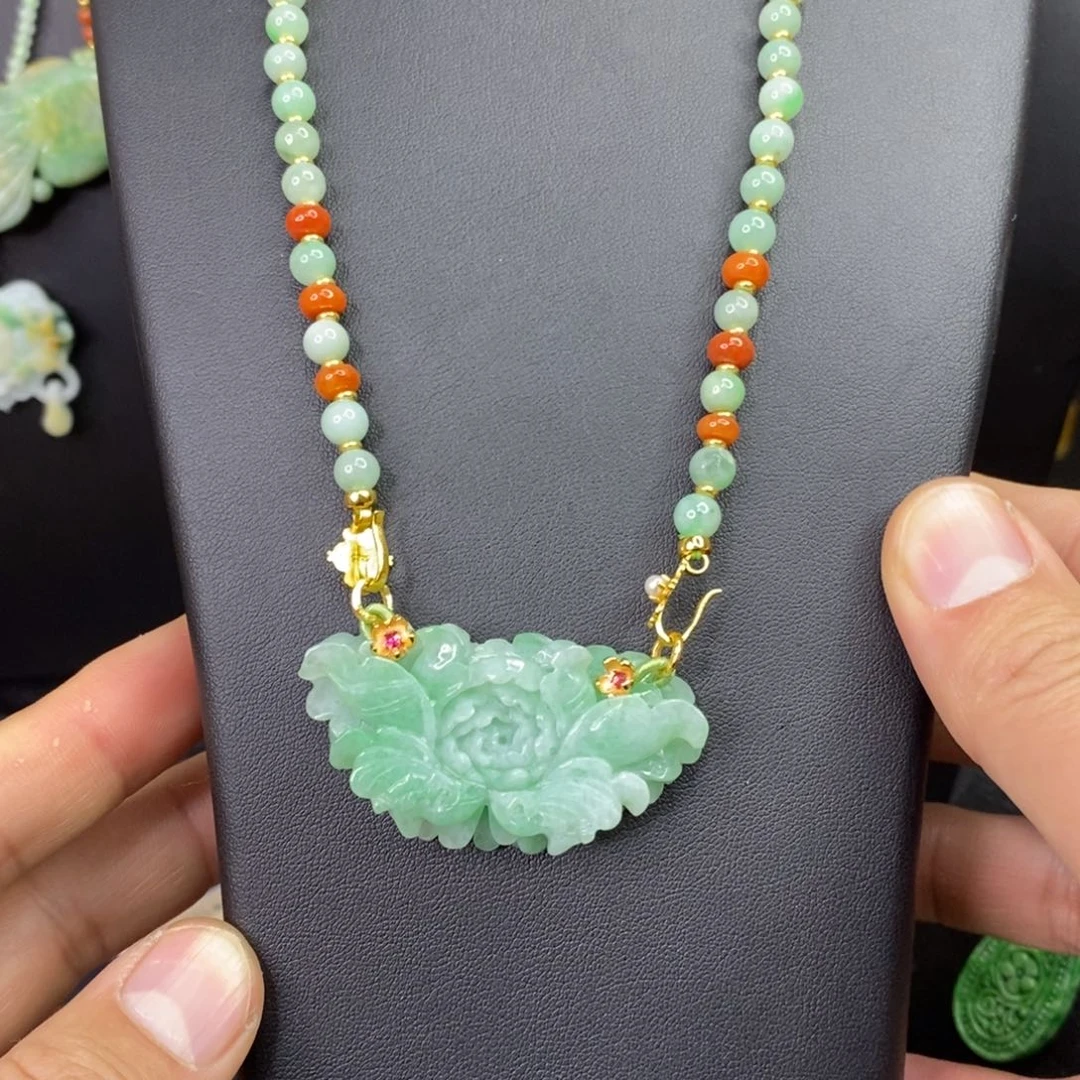 颈饰未镶嵌翡翠吊坠