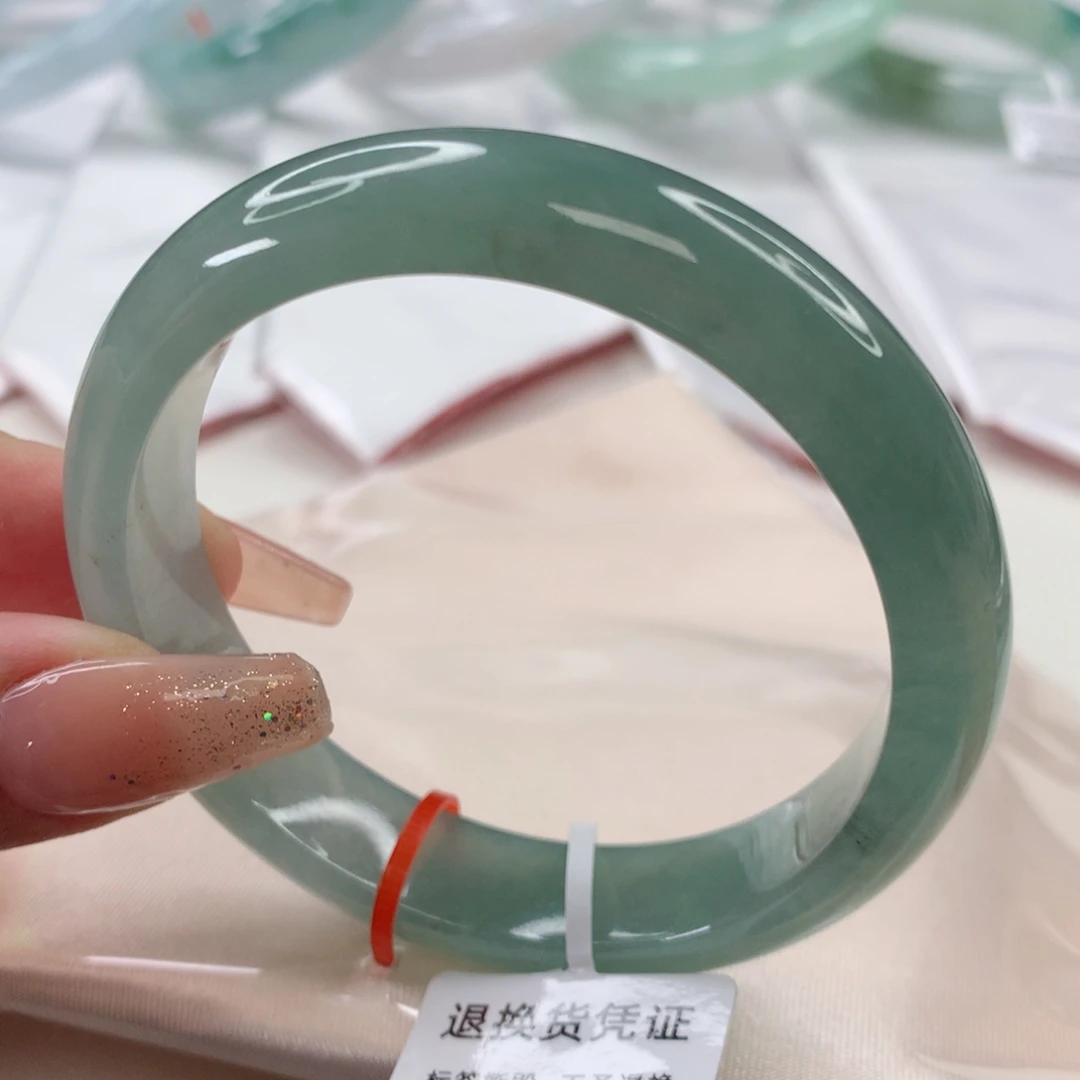 翡翠手镯未镶嵌54圈口