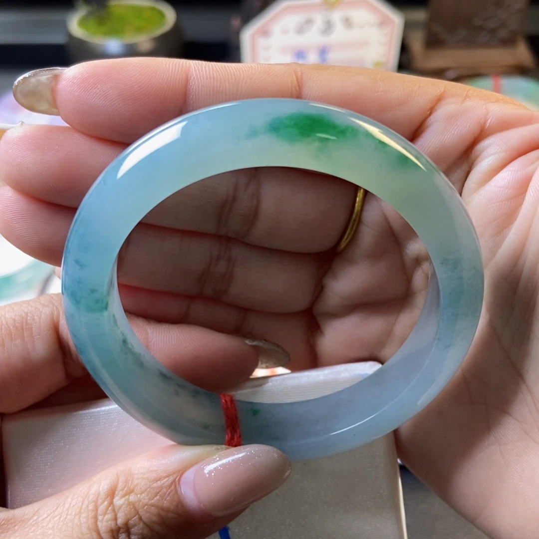 翡翠未镶嵌手镯30老种料，种特别好