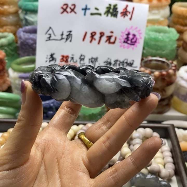 用***果石英岩玉未镶嵌手镯