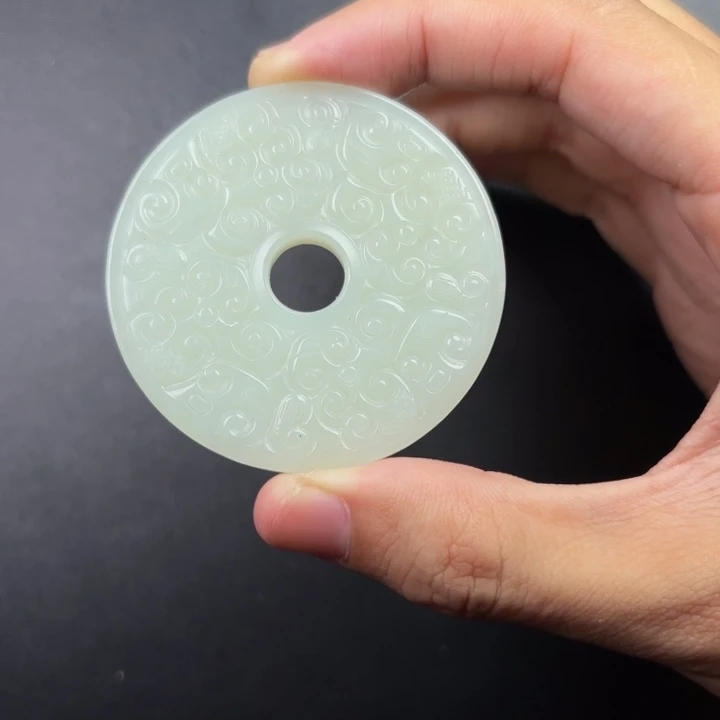 香***水和田玉未镶嵌颈饰