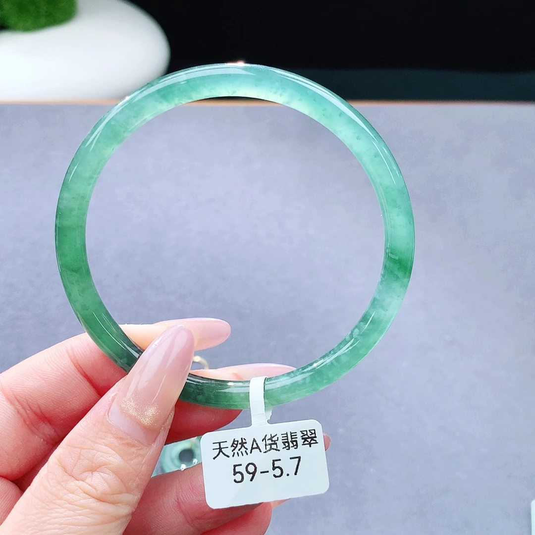 未镶嵌手镯（圆镯）翡翠