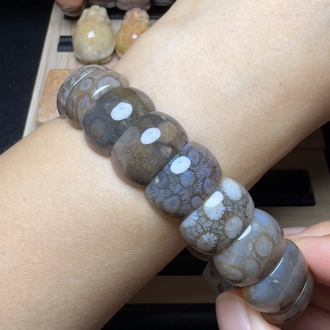 硅化玉未镶嵌黑咖冰满花