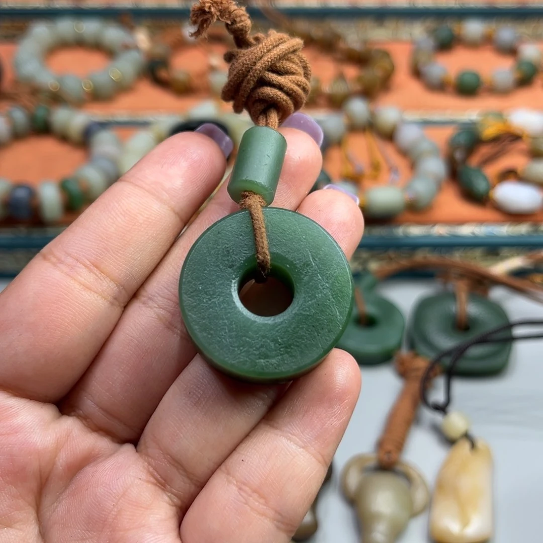 和田玉未镶嵌颈饰布***步