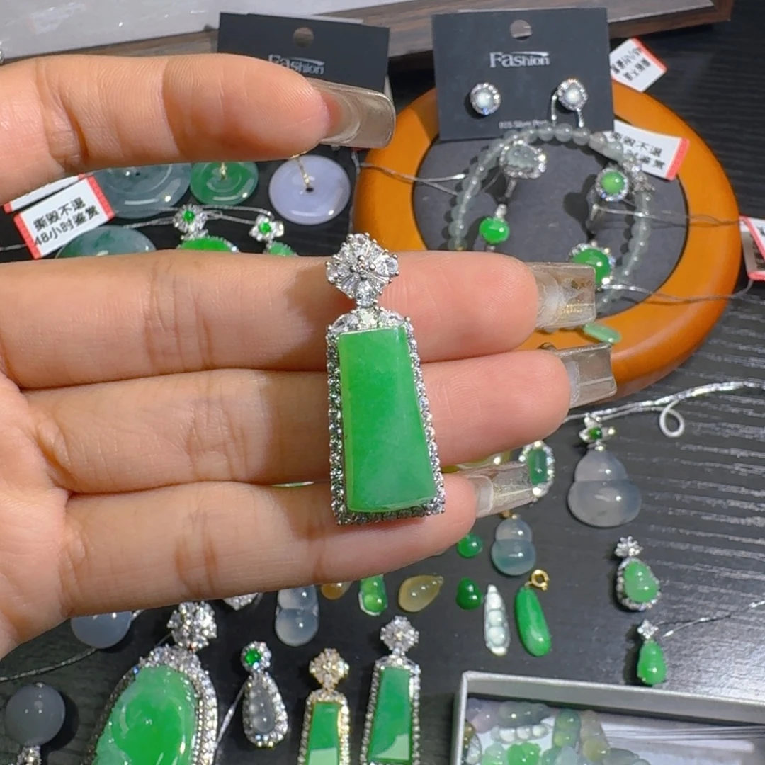 星***霏翡翠未镶嵌吊坠(不含链)