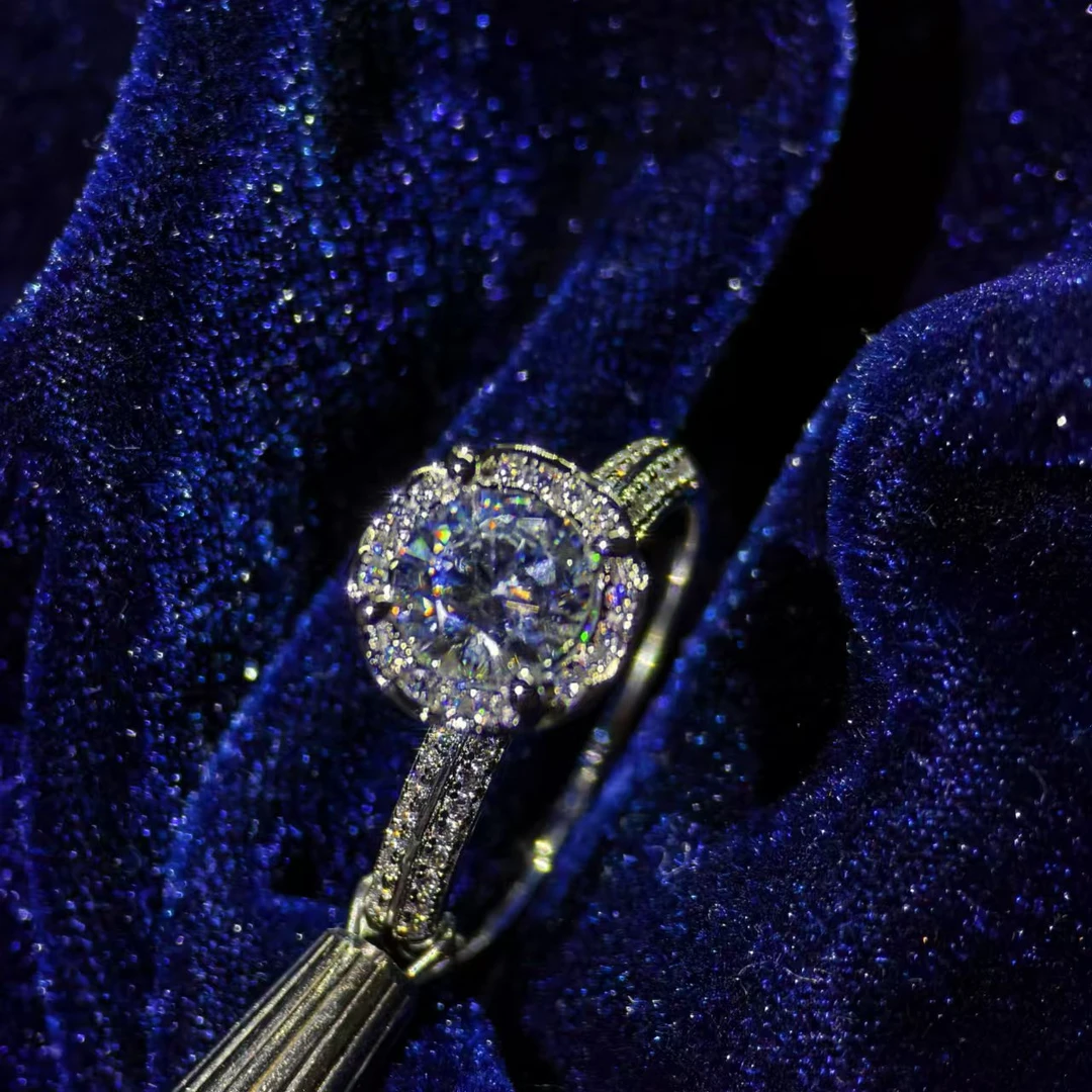 《千年甄选》中.缅A1-30 K白丝带手捧花1CT戒指