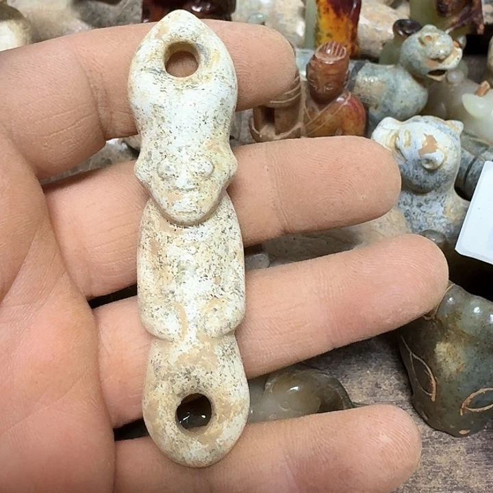 蛇纹石玉颈饰未镶嵌