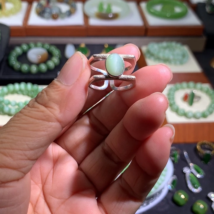 银S925镶嵌戒指和田玉（碧玉）