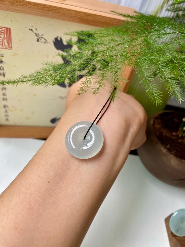 天然缅甸A货翡翠冰润胶感白冰平安扣挂件