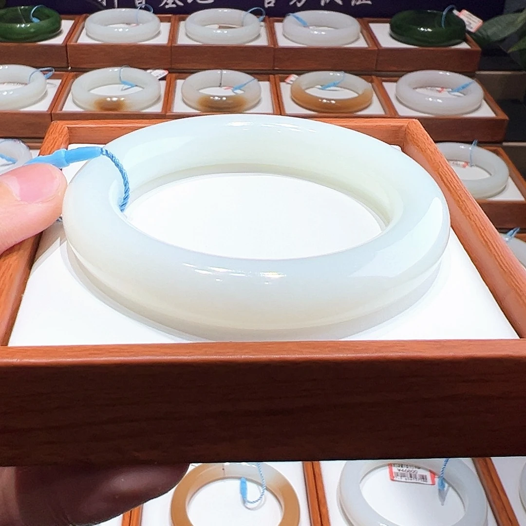 和田玉手镯56.57未镶嵌