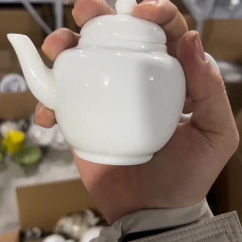 其他瓷壶一个陶瓷