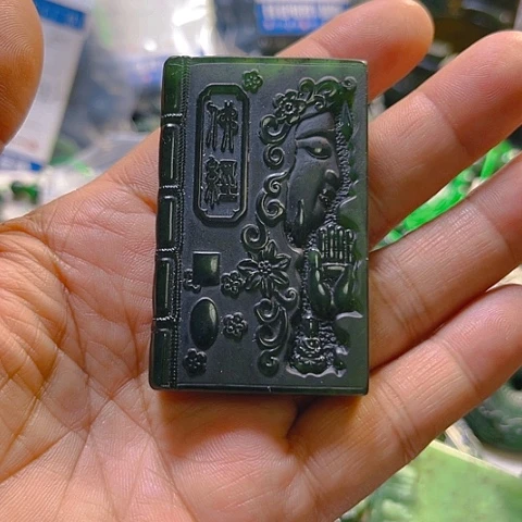 蛇纹石玉颈饰未镶嵌树**凉