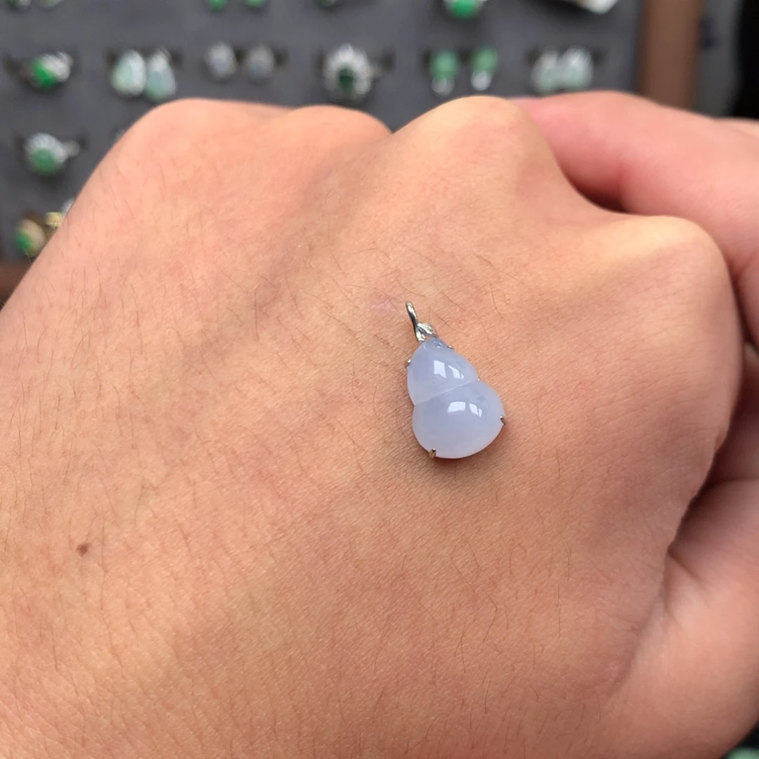 翡翠未镶嵌颈饰你是