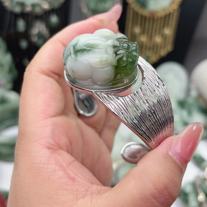 ****透闪石-蛇纹石玉未镶嵌手镯