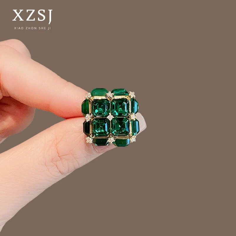 磁铁锆石胸针 轻奢立体绿色水晶吸铁石胸花复古磁吸防走光扣别针