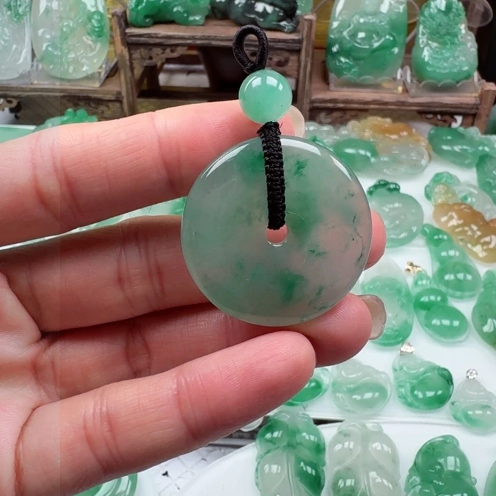 石英质玉未镶嵌颈饰