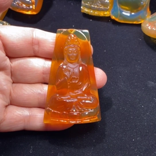 琥珀未镶嵌裸石正装观音21克