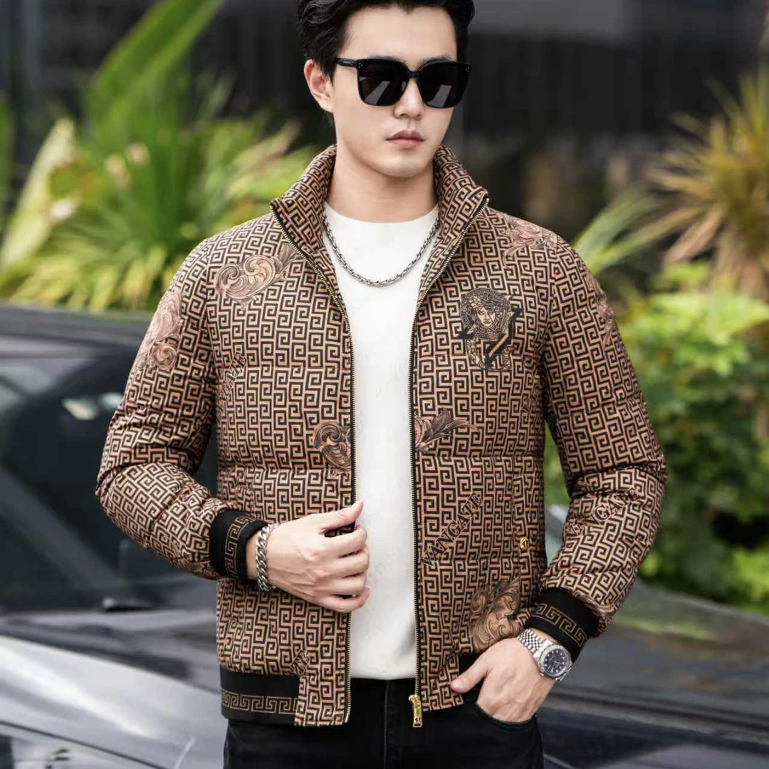 冬季短款新款羽绒服轻奢高品欧货重工烫钻立领成熟痞帅保暖外套