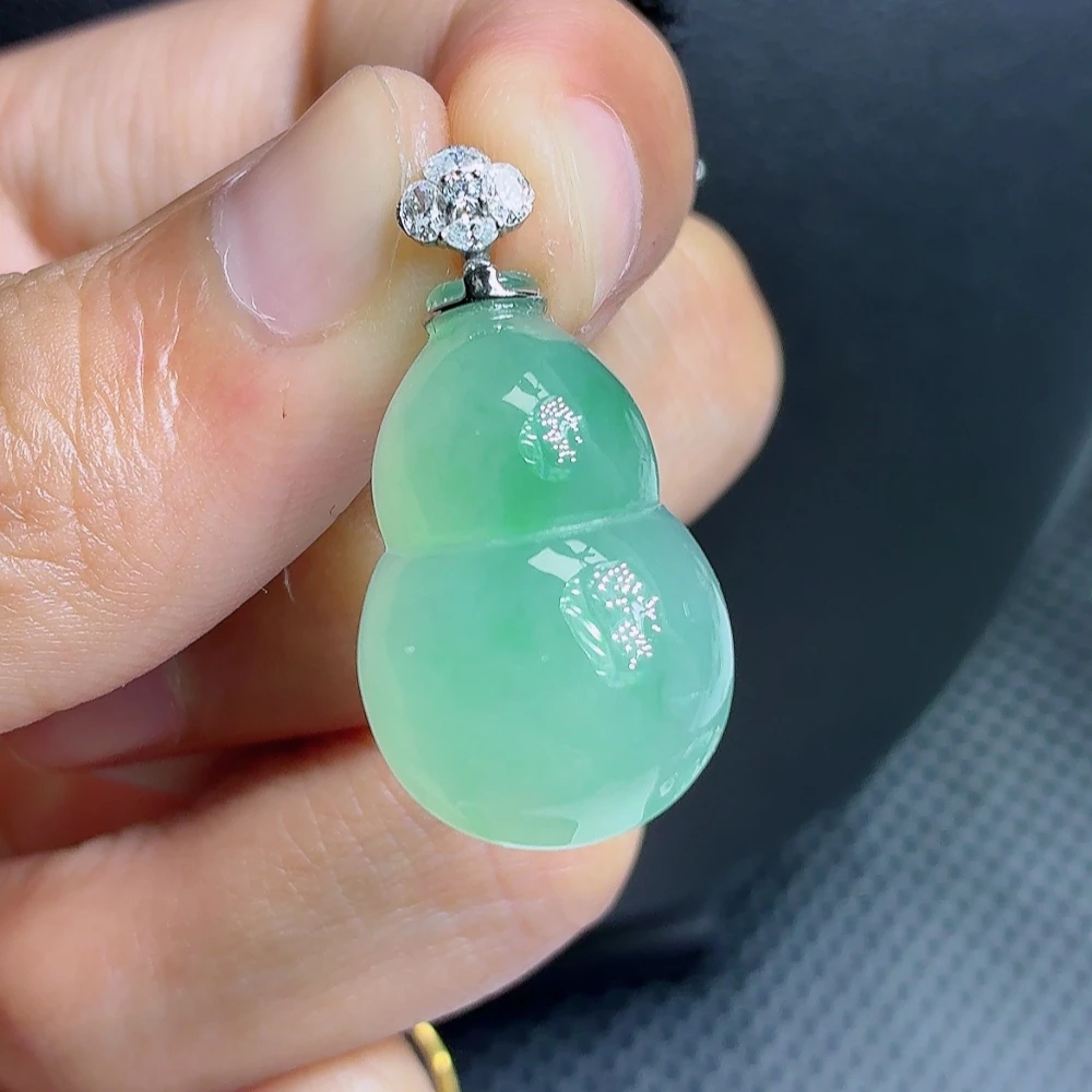 缅甸天然翡翠A货 18k金镶嵌葫芦